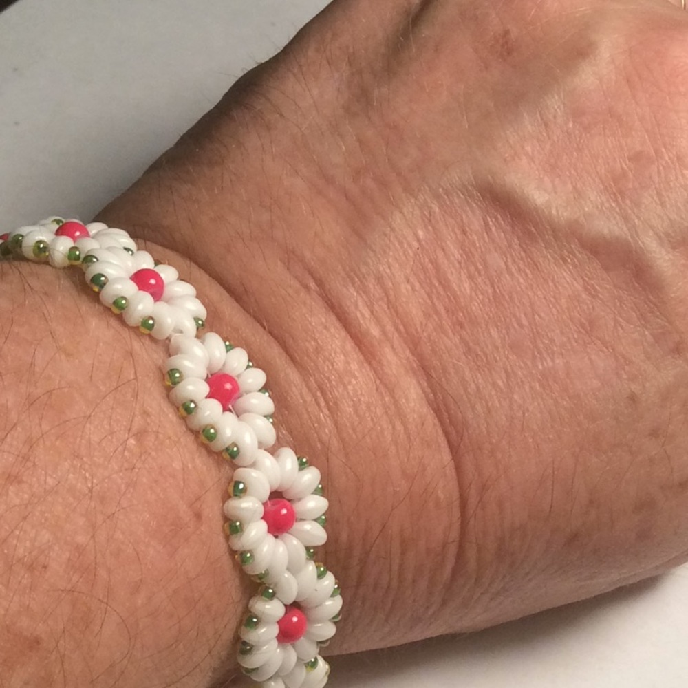 Handcrafted beaded bracelet - Picture 5 of 5